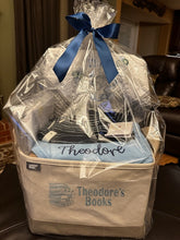 Deluxe Baby Gift Basket with Quilt